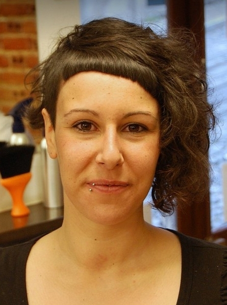asymetryczne fryzury krótkie uczesanie damskie zdjęcie numer 1A